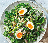 Salat mit Spargel und Ei